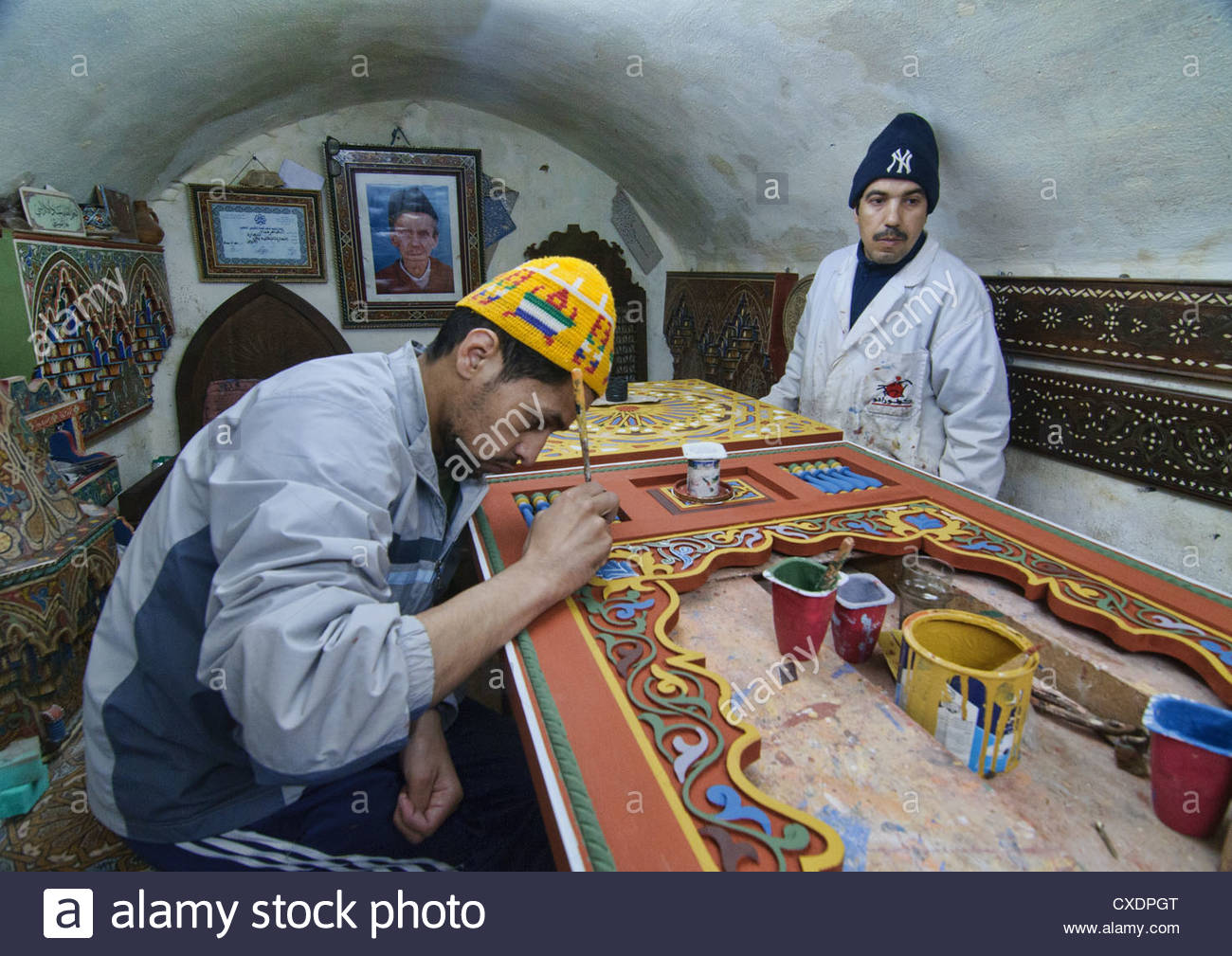 1300x1009 Artisan Painting In The Ancient Medina Of Fes, Morocco Stock Photo - Artisan Painting