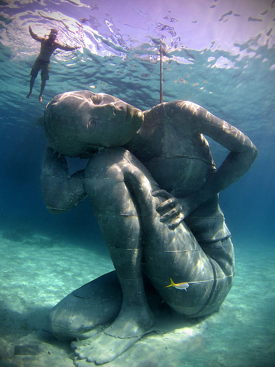 880x1174 Ocean Atlas Massive Underwater Statue Of Girl Carrying The Ocean - Atlas Holding The World Painting
