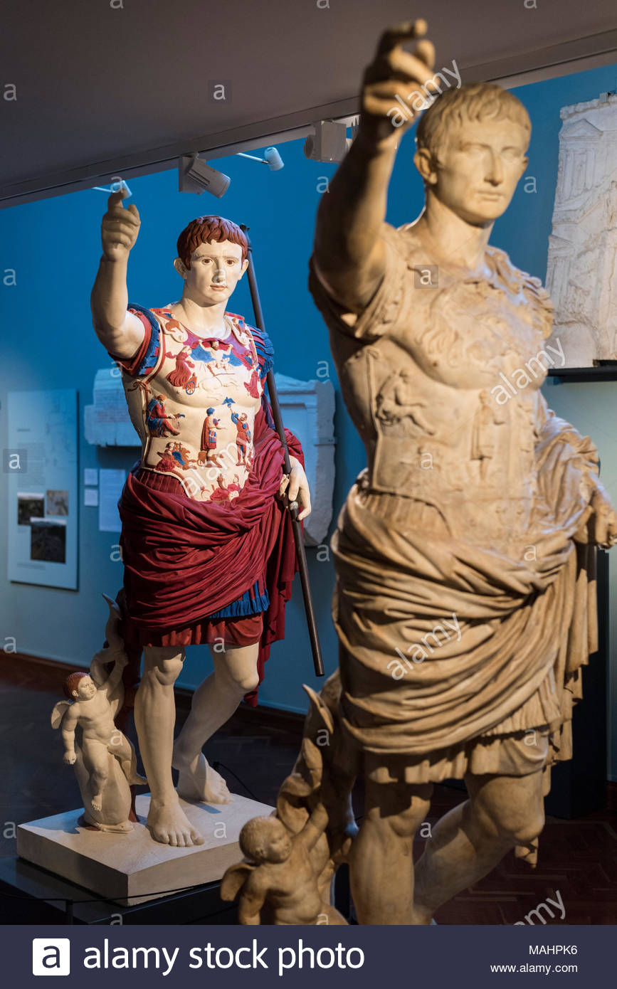 867x1390 Oxford. England. Painted Plaster Cast Copy Of The Statue Of Roman - Augustus Roman Emperor Painting