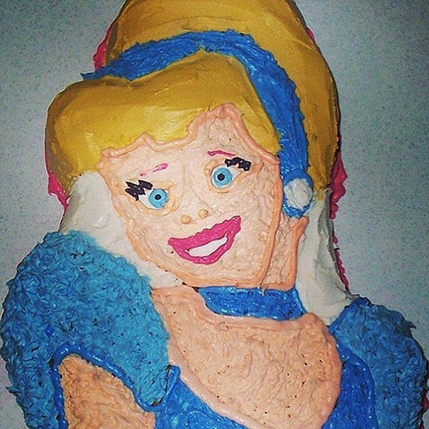 620x620 22 Worst Disney Cake Fails Ever. These People Totally Nailed It, Lol! - Awful Painting