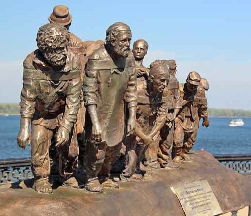 500x432 Barge Haulers On The Volga Monument In Samara - Barge Haulers On The Volga Painting