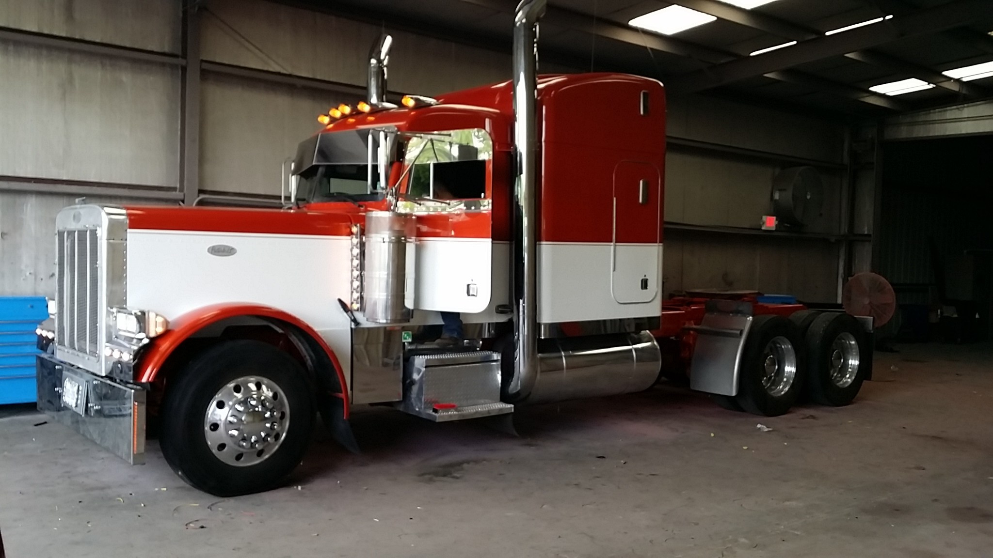 2048x1152 Semi Truck Painting Typical Home Big Truck Paint And Body Autostrach - Big Truck Painting