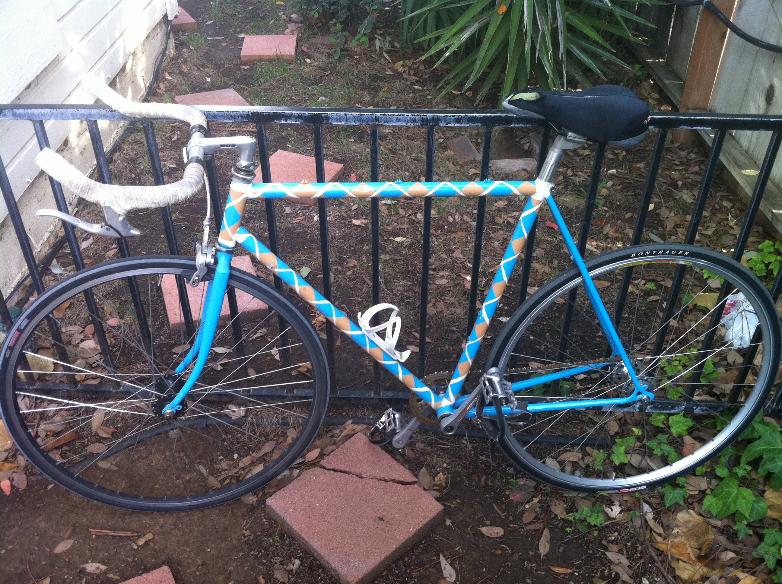 2592x1936 How To Paint Your Bicycle Argyle Using Spray Paint - Bike Painting