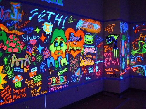 500x375 Invisible Blacklight Paint For Walls Black Light Paint For Walls - Black Light Painting