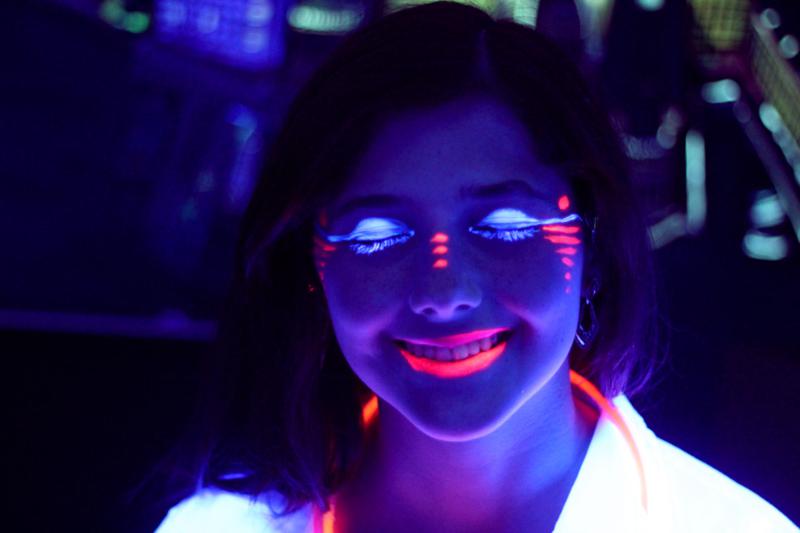 800x533 Black Light Face Paint Airbrush Boston - Black Light Painting