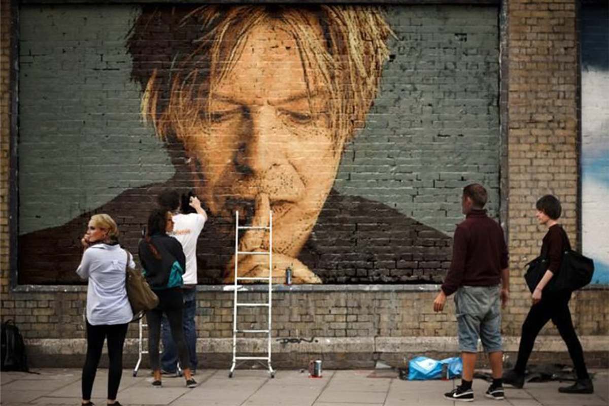 1200x800 5 Art Pieces Inspired By The Legendary Artist David Bowie Widewalls - Bowie Painting