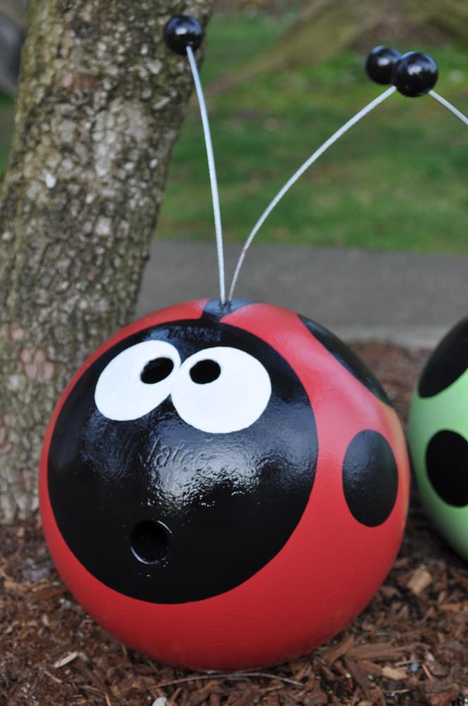 664x1000 Recycled Bowling Ball Cute For Garden Ornaments The Wind Will - Bowling Ball Painting