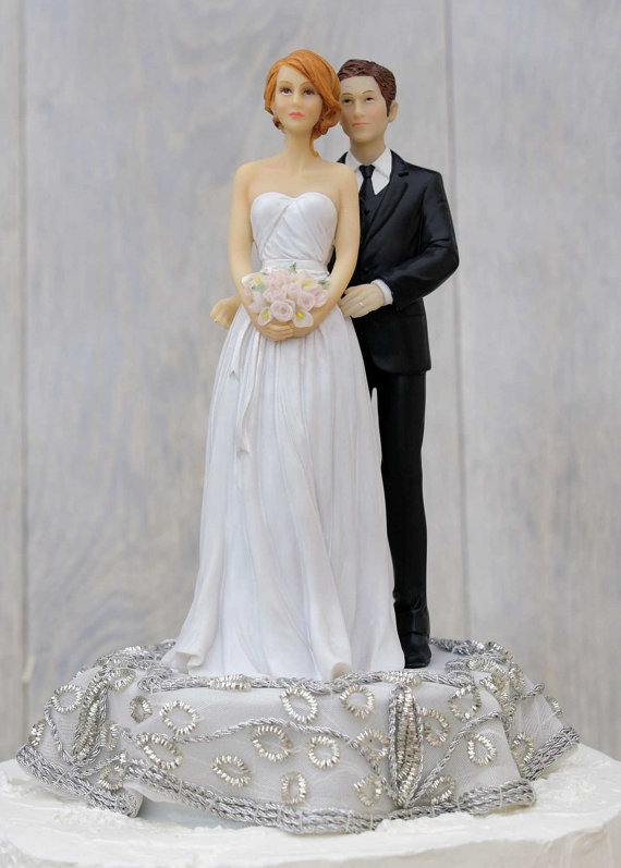 570x797 Embroidered Silver Bride And Groom Wedding Cake Topper - Bride And Groom Painting