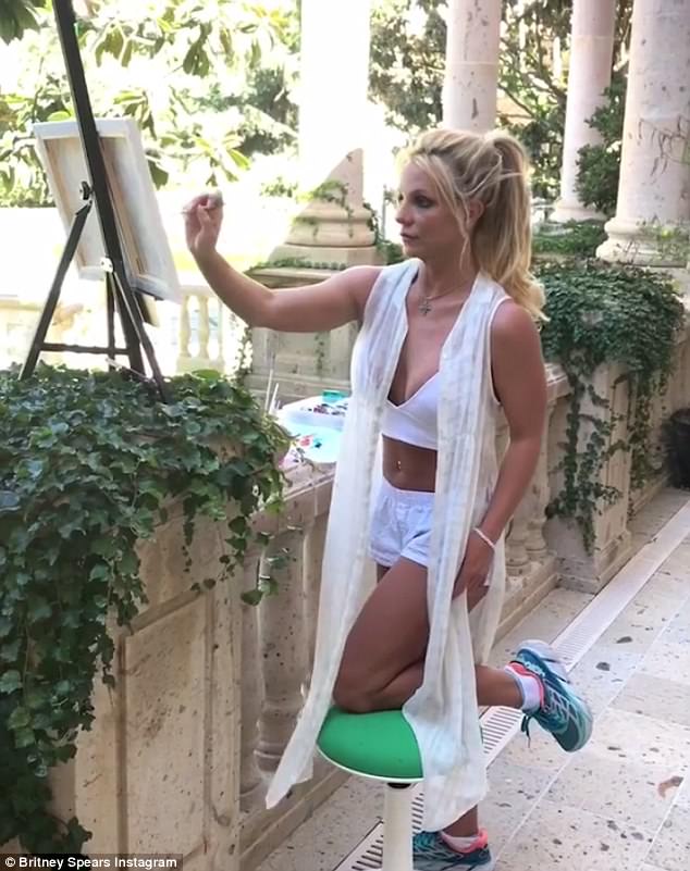 634x801 Britney Spears Paints A Masterpiece While In Workout Wear Daily - Britney Spears Painting