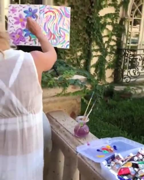 504x630 Britney Spears Paints In Bra, Makes World Better And More Soothing - Britney Spears Painting