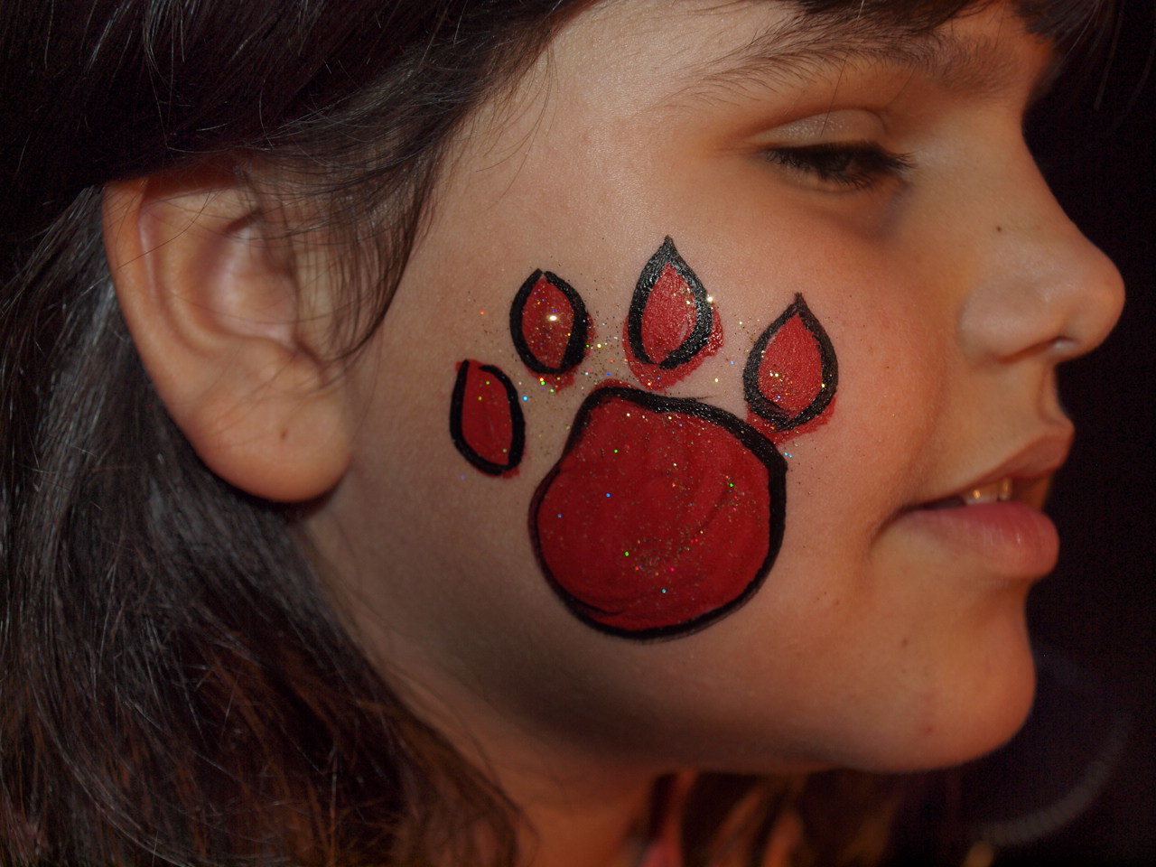 1280x960 Face Painting Red Paw - Bulldog Face Painting