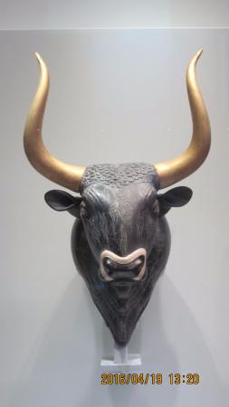 253x450 Minoan Bull's Head Rhyton, From The Little Palace, Knossos. 1550 - Bulls Head Painting