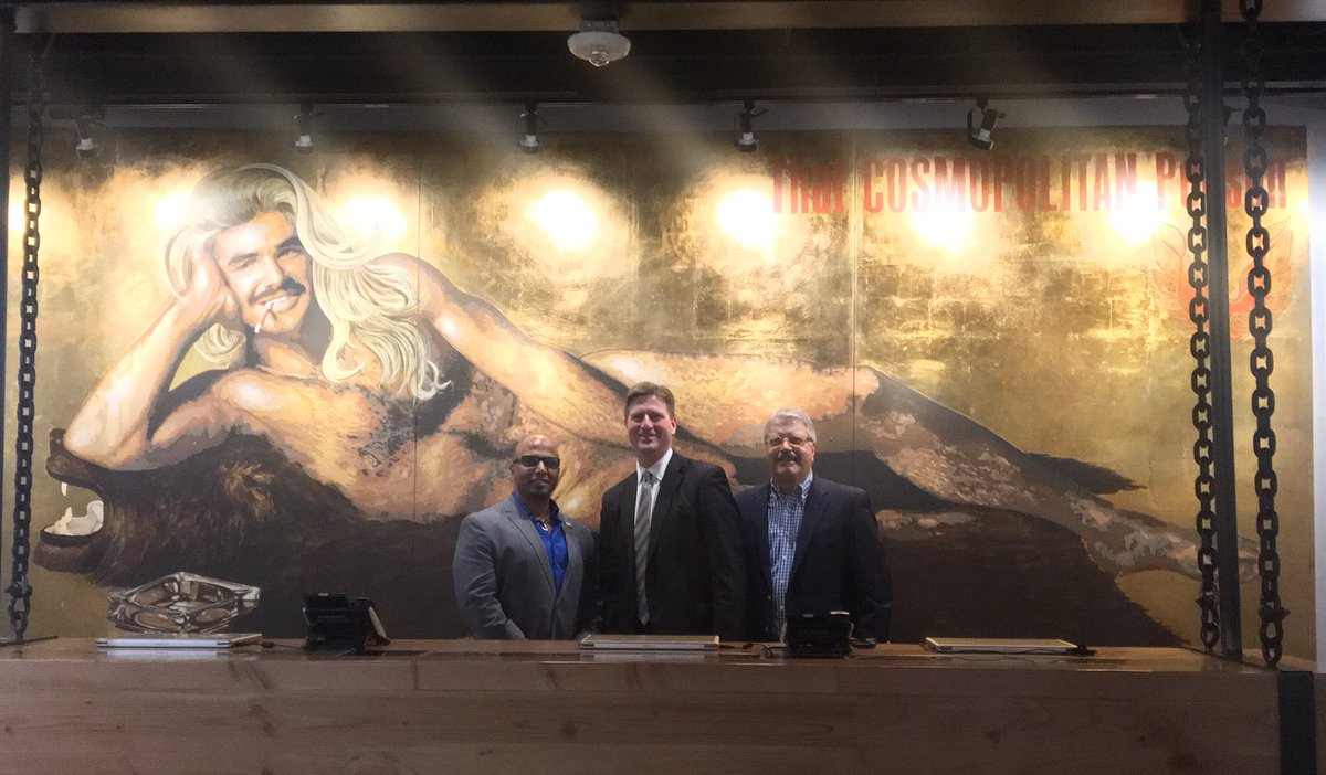 1200x702 Greg Stanton On Twitter Icyww, The New @foundrephx Hotel Does - Burt Reynolds Painting
