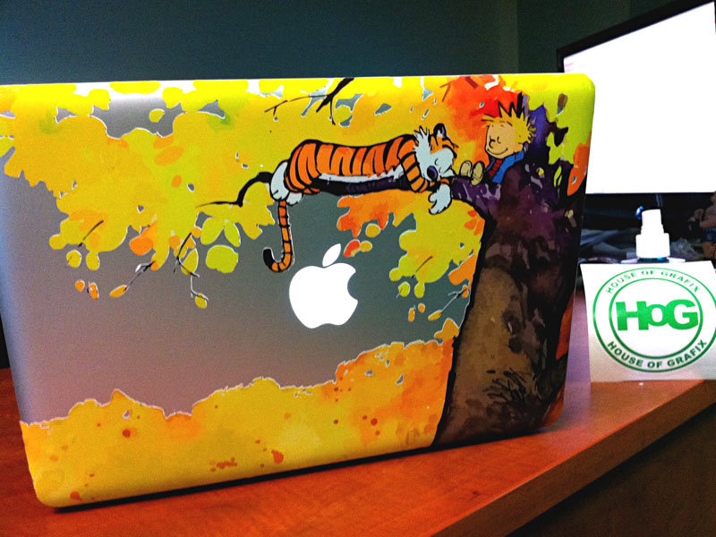 800x600 Calvin And Hobbes Custom Macbook Decals From House Of Grafix - Calvin Hobbes Painting