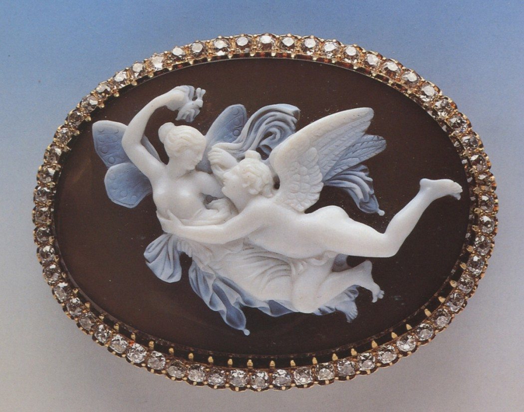 1050x826 Creating A Cameo Painting In Stone, A Sculpture To Wear - Cameo Painting