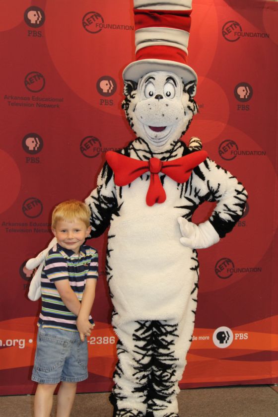 560x840 Character Visit The Cat In The Hat 2 (1) - Cat In The Hat Face Painting