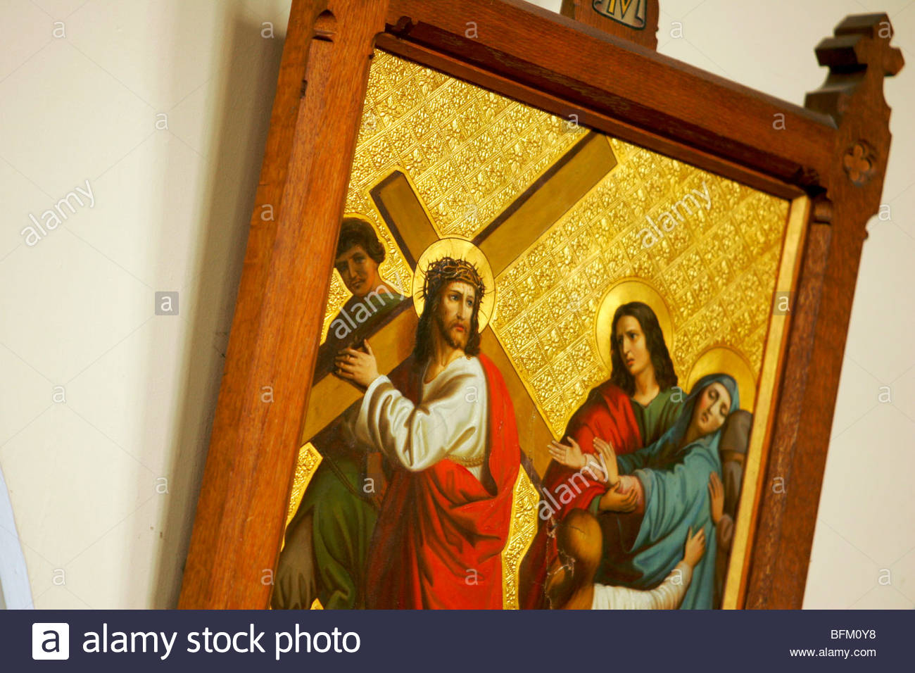 1300x956 Painting Of Jesus Christ Carrying His Cross With Gold Paint - Catholic Cross Painting