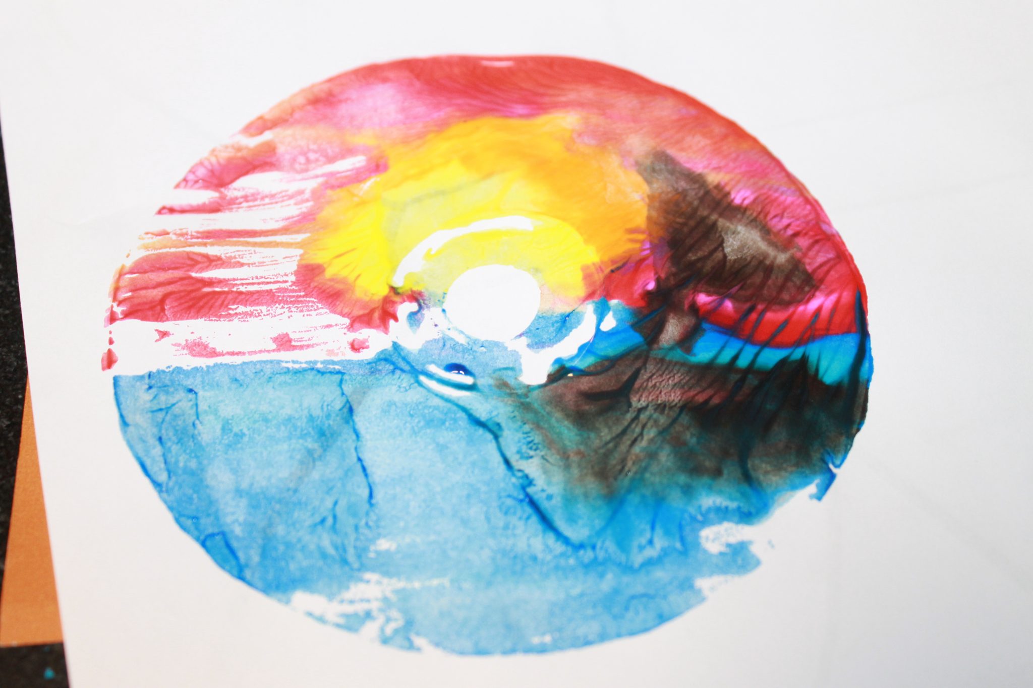 2048x1365 Printmaking With Cds For Kids The Ed Parent - Cd Painting