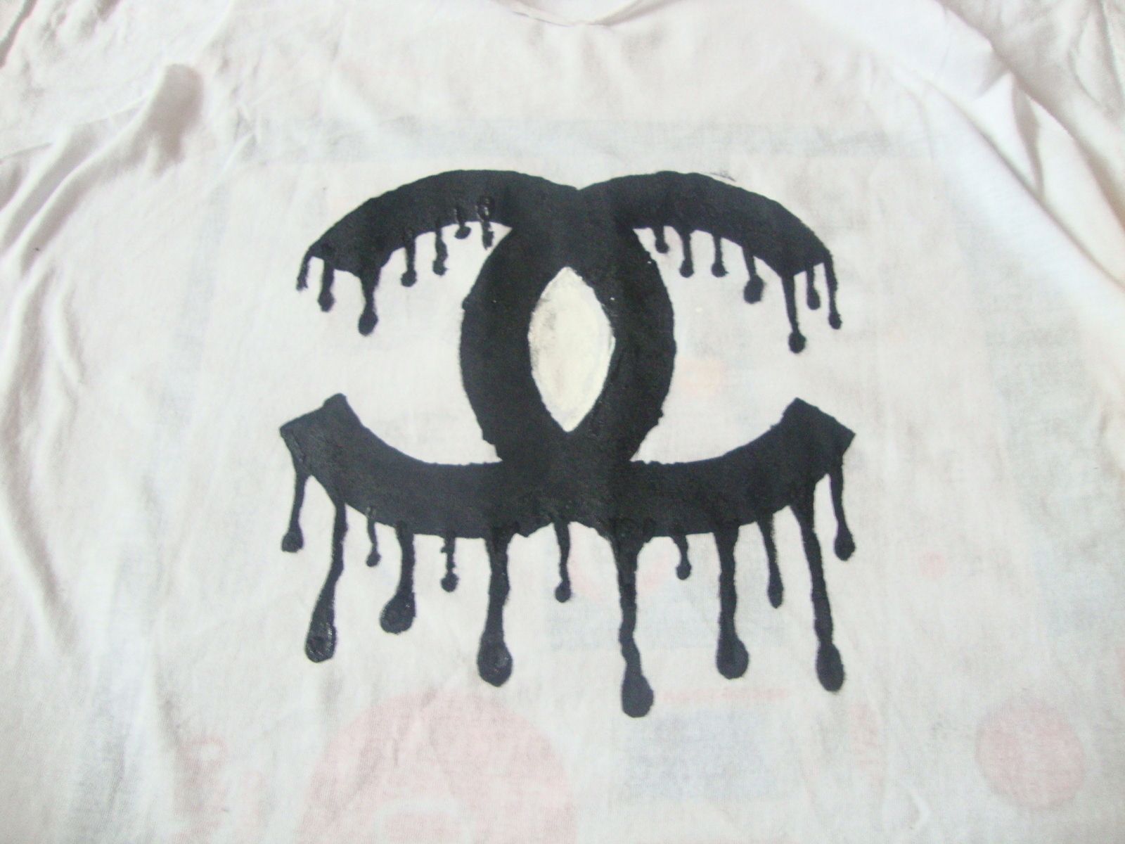 1600x1200 Diy Chanel T Shirt Chanel Logo, Fabric Painting And Stenciling - Chanel Logo Painting