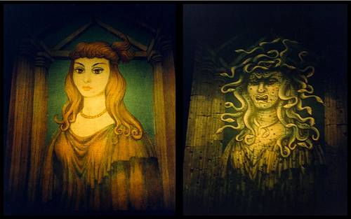 500x313 Haunted Mansion Changing Portrait - Changing Painting