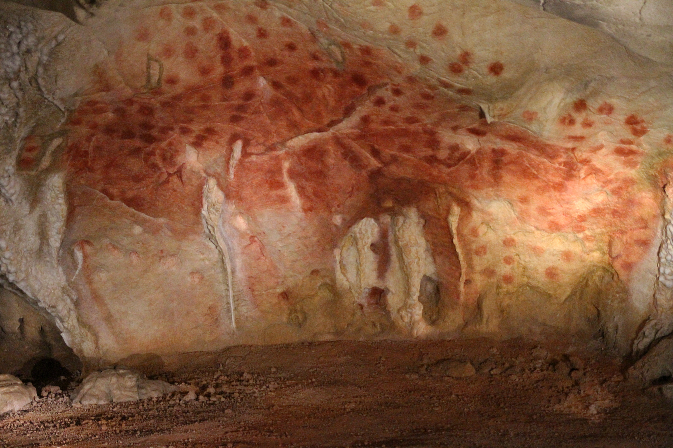 2160x1440 Red Dots Cluster, Chauvet Cave (Replica) (Illustration) - Chauvet Cave Painting Prints