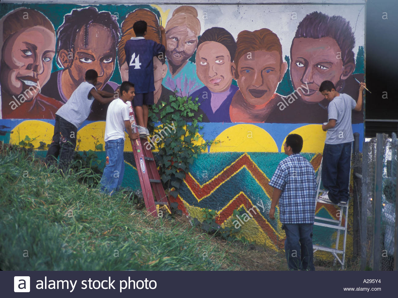 1300x974 Painting Mural Chicano Park San Diego Ca United States Of America - Chicano Painting