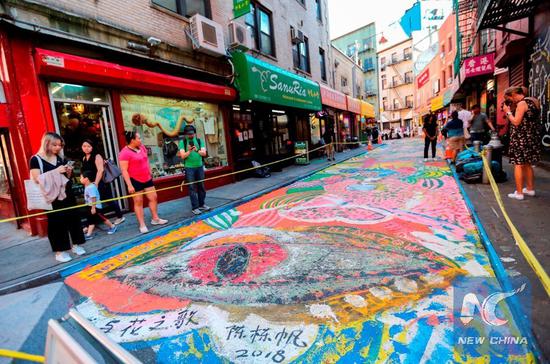 550x364 Grand Street Painting Gives Manhattan's Chinatown High Fashion - Chinatown Painting