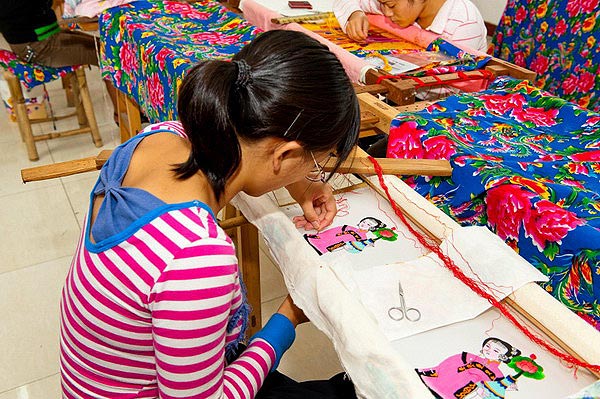 600x399 The Art Of Silk Fabrics Decoration In China Is One Of The Oldest - Chinese Silk Art Painting