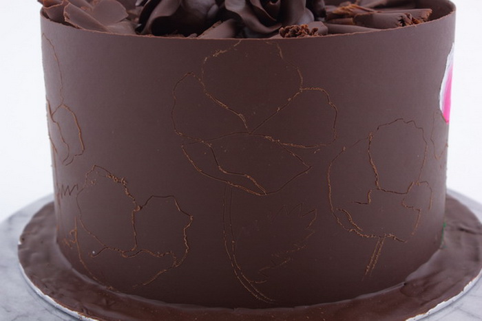 700x467 How To Paint Flowers On Cakes Free Tutorial On Craftsy - Chocolate Cake Painting