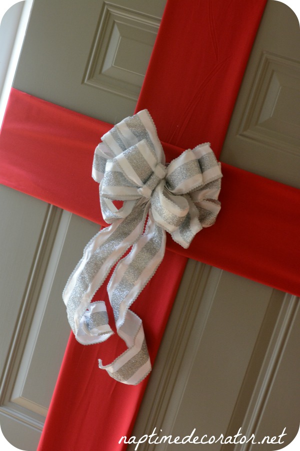 600x900 Wrapped For The Holidays My Front Door - Christmas Bow Painting