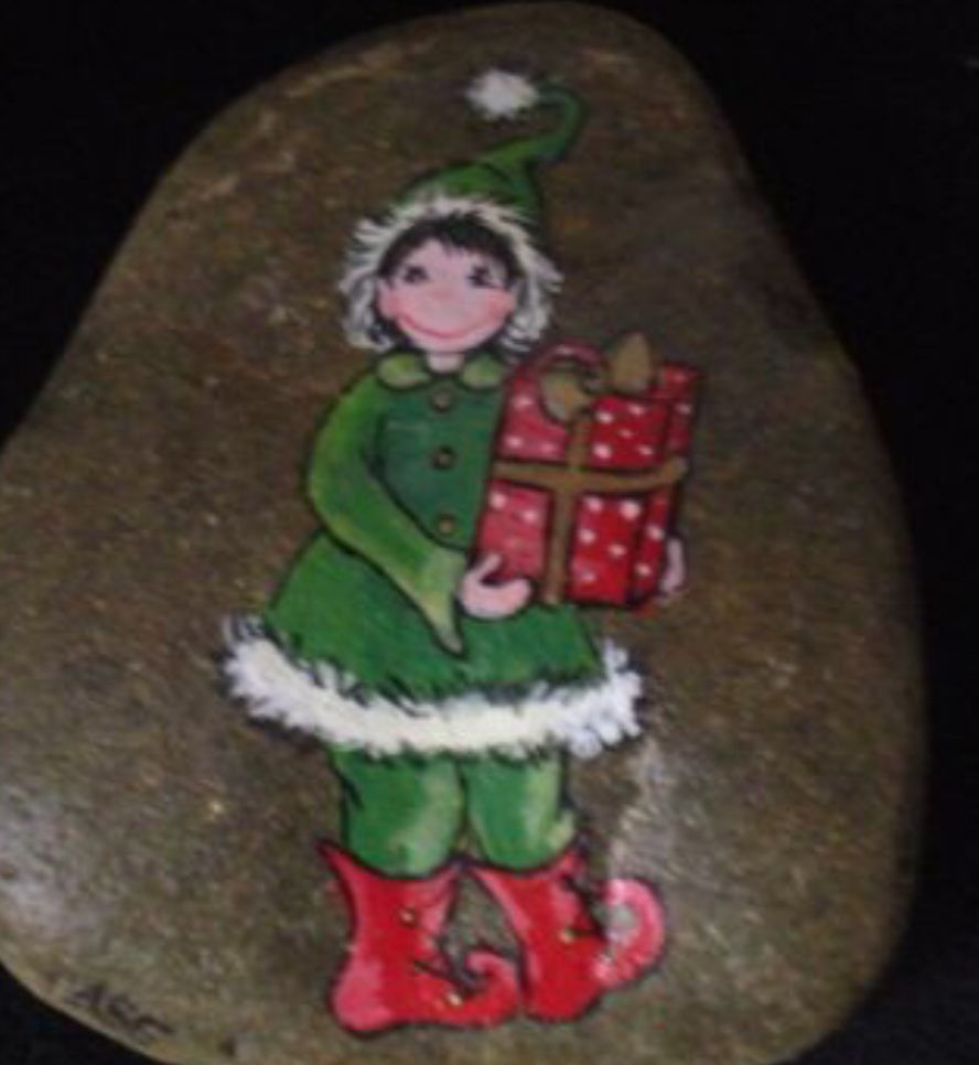 888x966 Christmas Elf With Present Painted Rock Rock Painting Ideas - Christmas Elf Painting