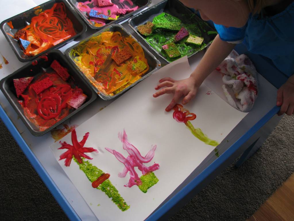 1024x768 Sponge Painting Learning 4 Kids - Christmas Painting For Toddlers