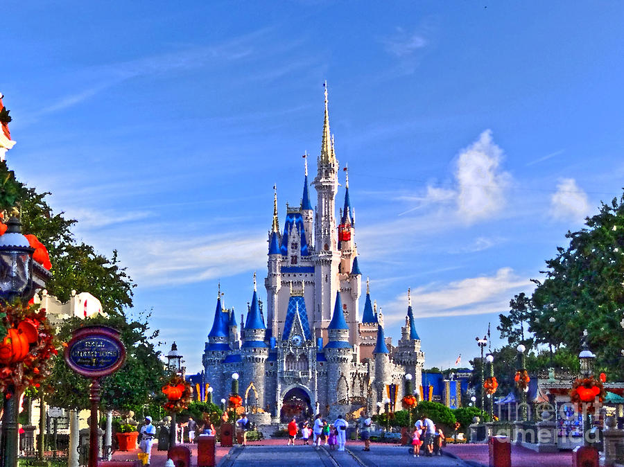 900x674 Disney Cinderella Castle Painting 18214 Movieweb - Cinderellas Castle Painting