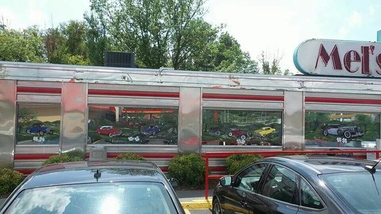 550x309 More Pictures On The Windows Hand Painted. So Awesome! - Classic Diner Painting