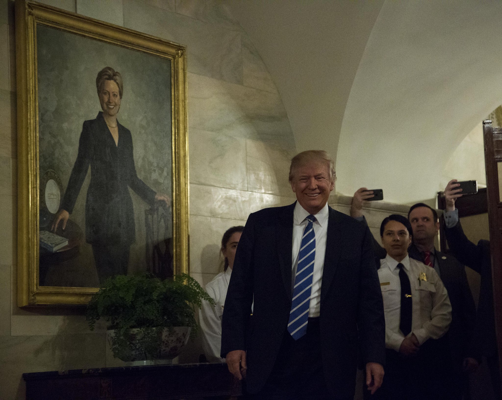 2048x1634 Painting Of Hillary Clinton Behind Trump In The White House - Clinton Painting