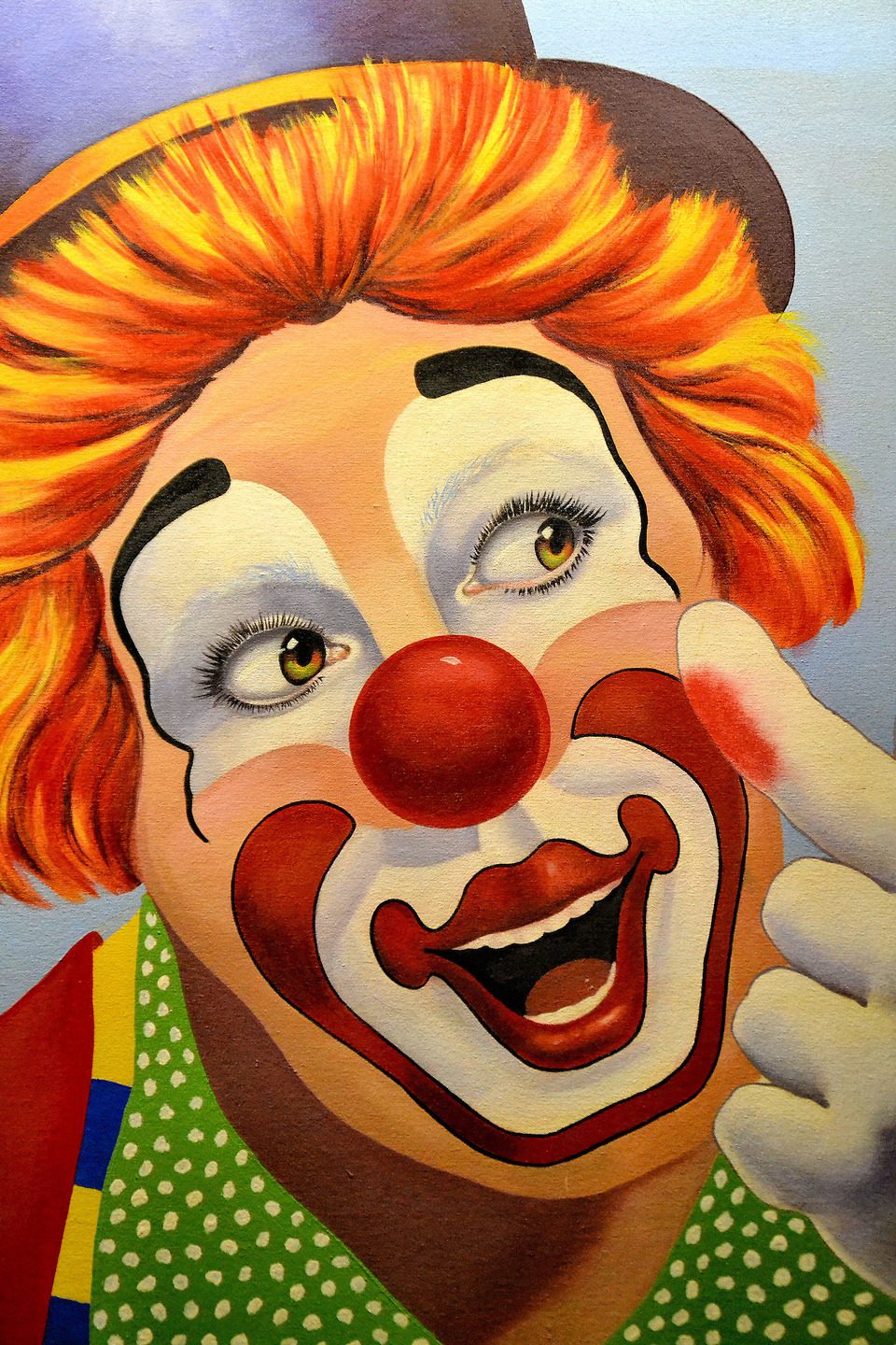 960x1440 Smiling Blond Clown Painting From Faces On The Strip - Clown Painting