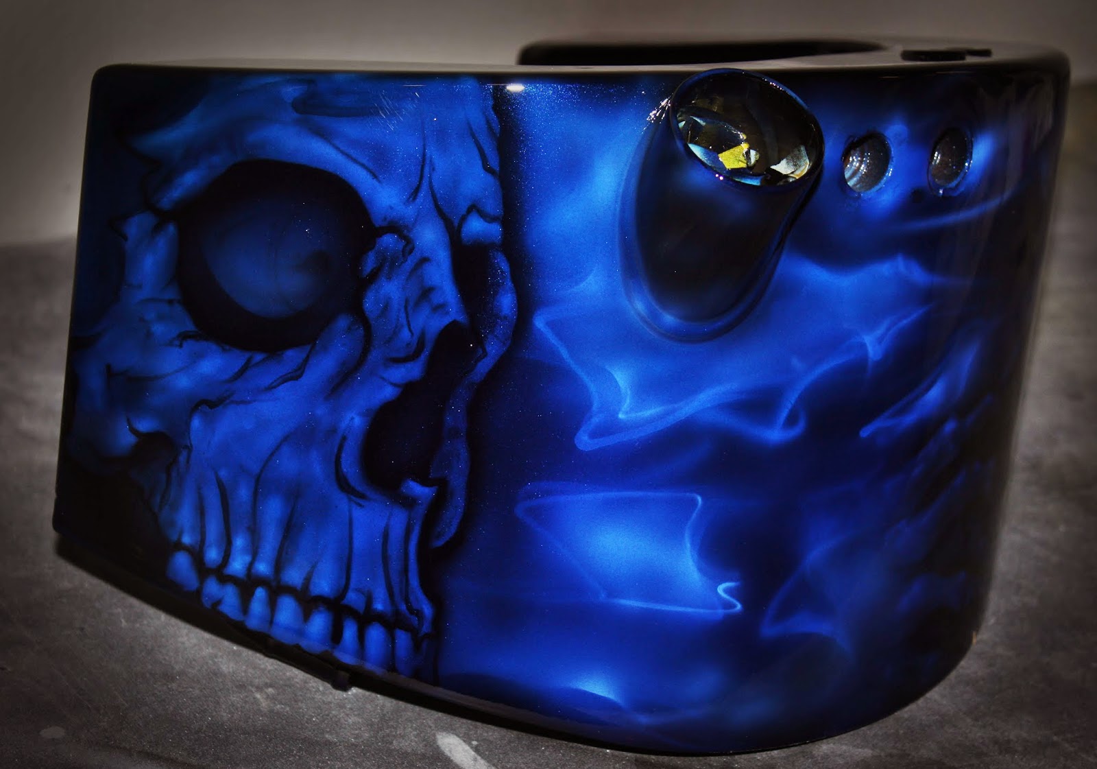 1600x1121 Online Motorcycle Paint Shop Cobalt Blue Ripping Skull On Harley - Cobalt Blue Painting
