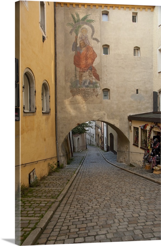 657x1000 Germany, Passau, Typical Narrow Cobblestone Street, Historic Wall - Cobblestone Painting