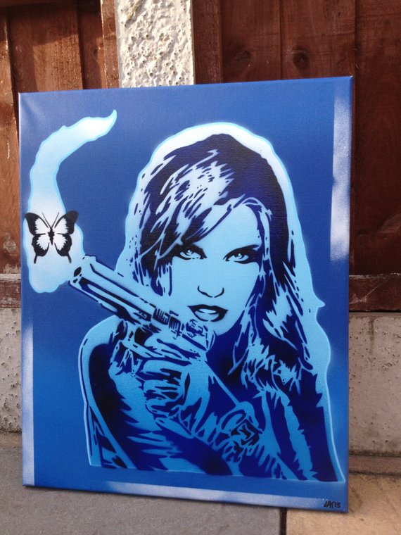 570x760 Comic Strip Woman Painting Guns Butterfly Stencil Art Spray - Comic Strip Painting