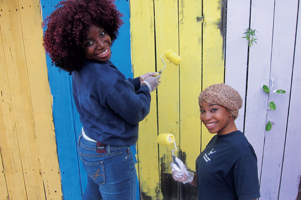 1000x664 Students Make Community Improvements Service Learning - Community Service Painting