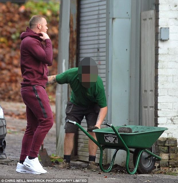 621x640 Wayne Rooney Begins Community Service With Painting Of Park - Community Service Painting