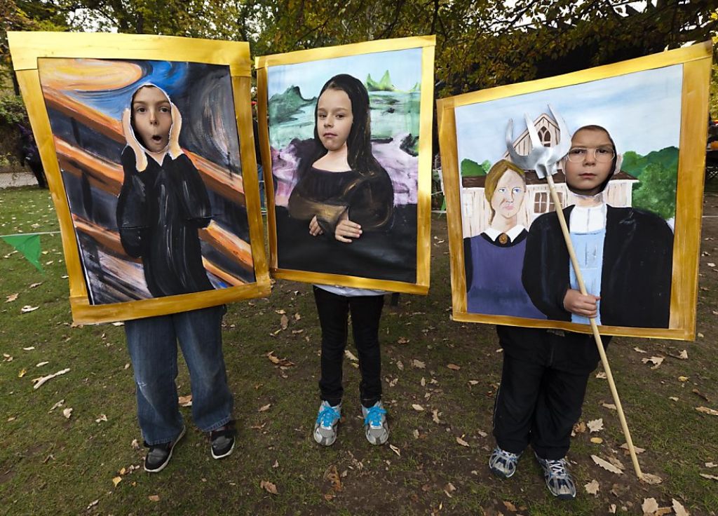 1024x736 Painting Costume Check Out These Creative Art Inspired Halloween - Costume Painting