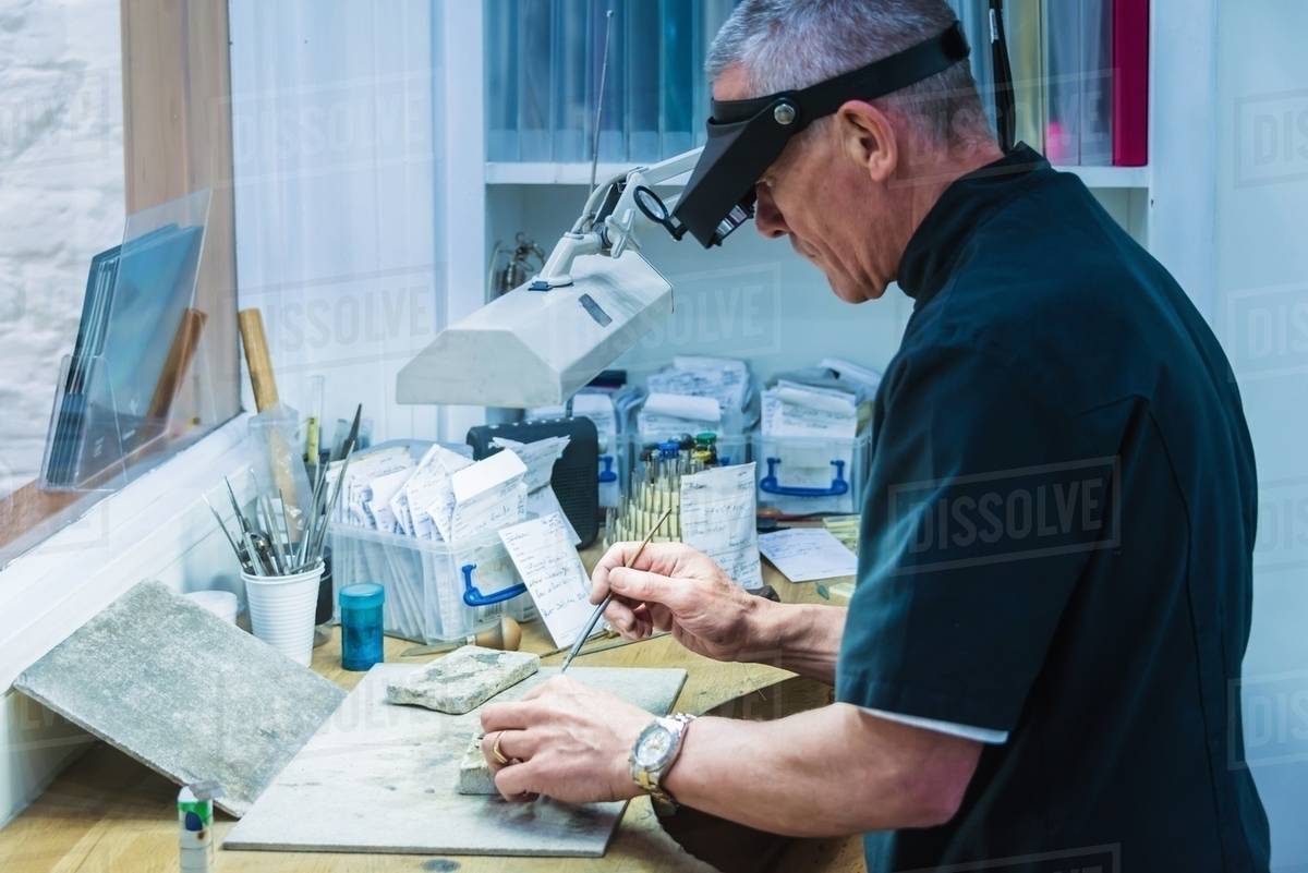 1200x801 Jewellery Craftsman Painting On Workbench - Craftsman Painting