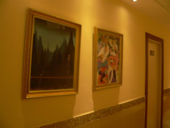 550x413 Paintings On Wall Crooked - Crooked Painting