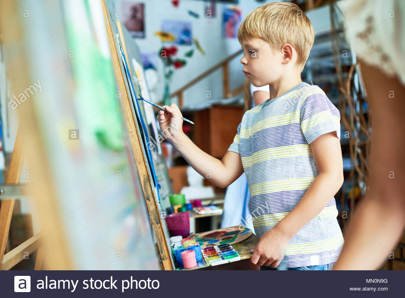 1300x957 Side View Portrait Of Cute Boy Painting On Easel During Art Class - Cute Boy Painting