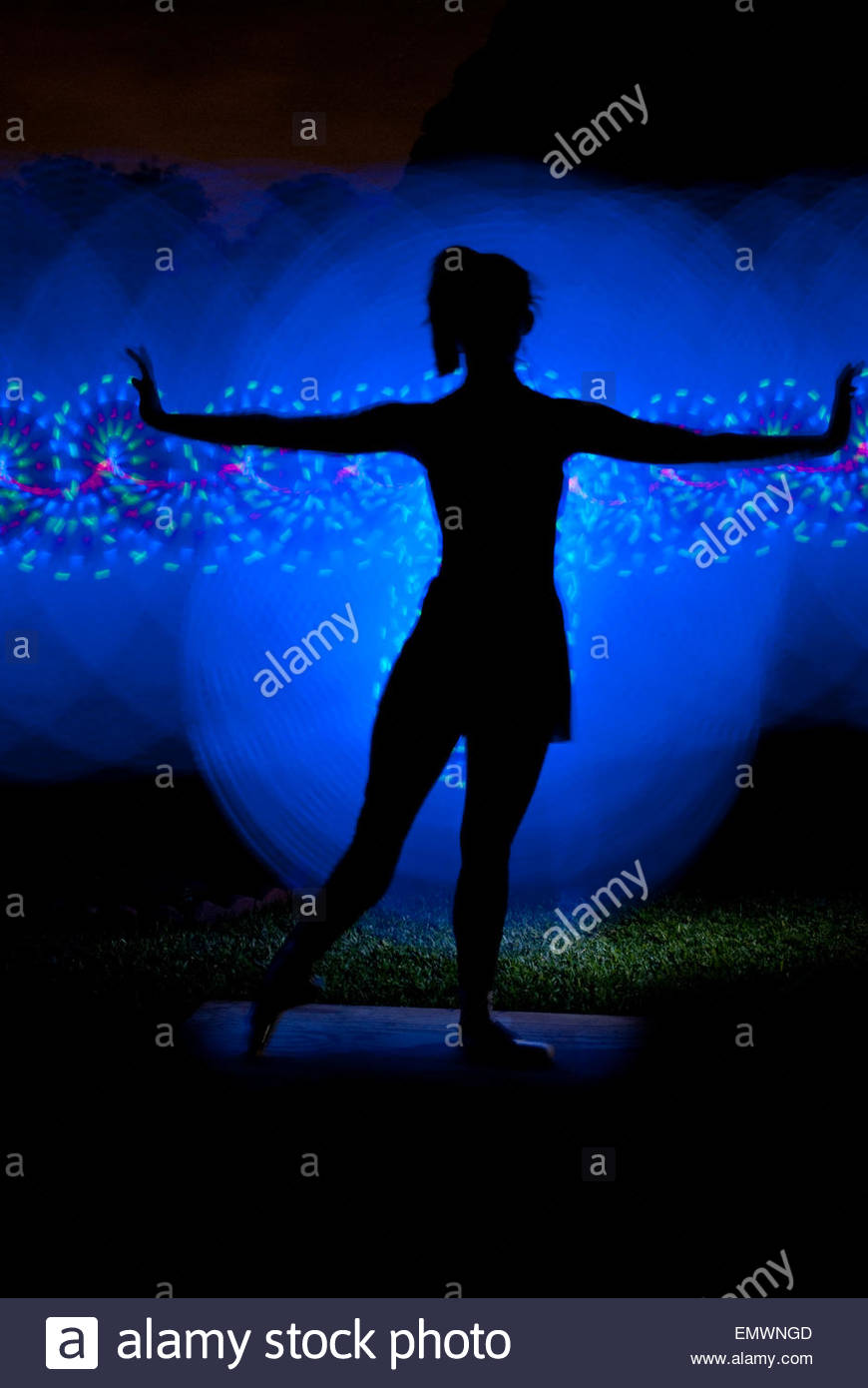870x1390 Silhouette Of A Girl Dancing - Dancer Silhouette Painting