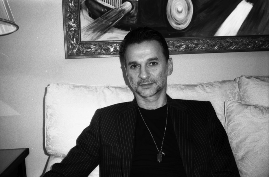 930x612 Dave Gahan Support De La Motte Brothers, The Rabbles Of Painting - Dave Gahan Painting