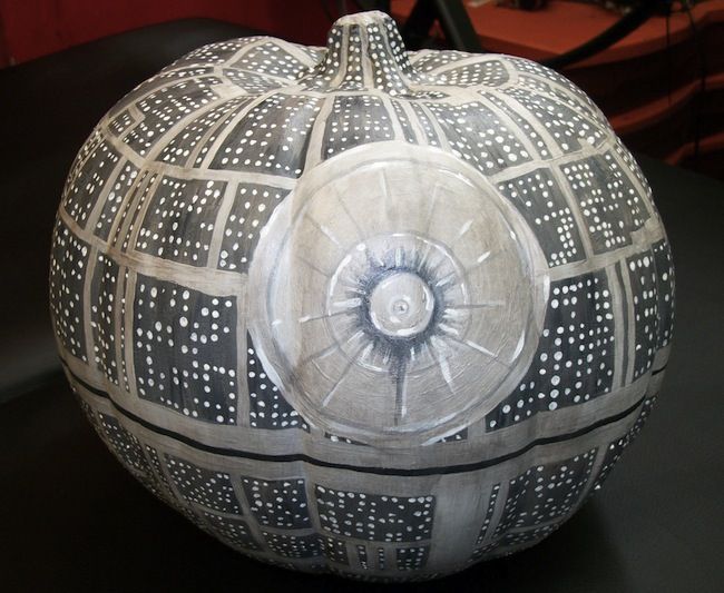650x533 Glow In The Dark Death Star Pumpkin Craziest Gadgets The Force - Death Star Painting