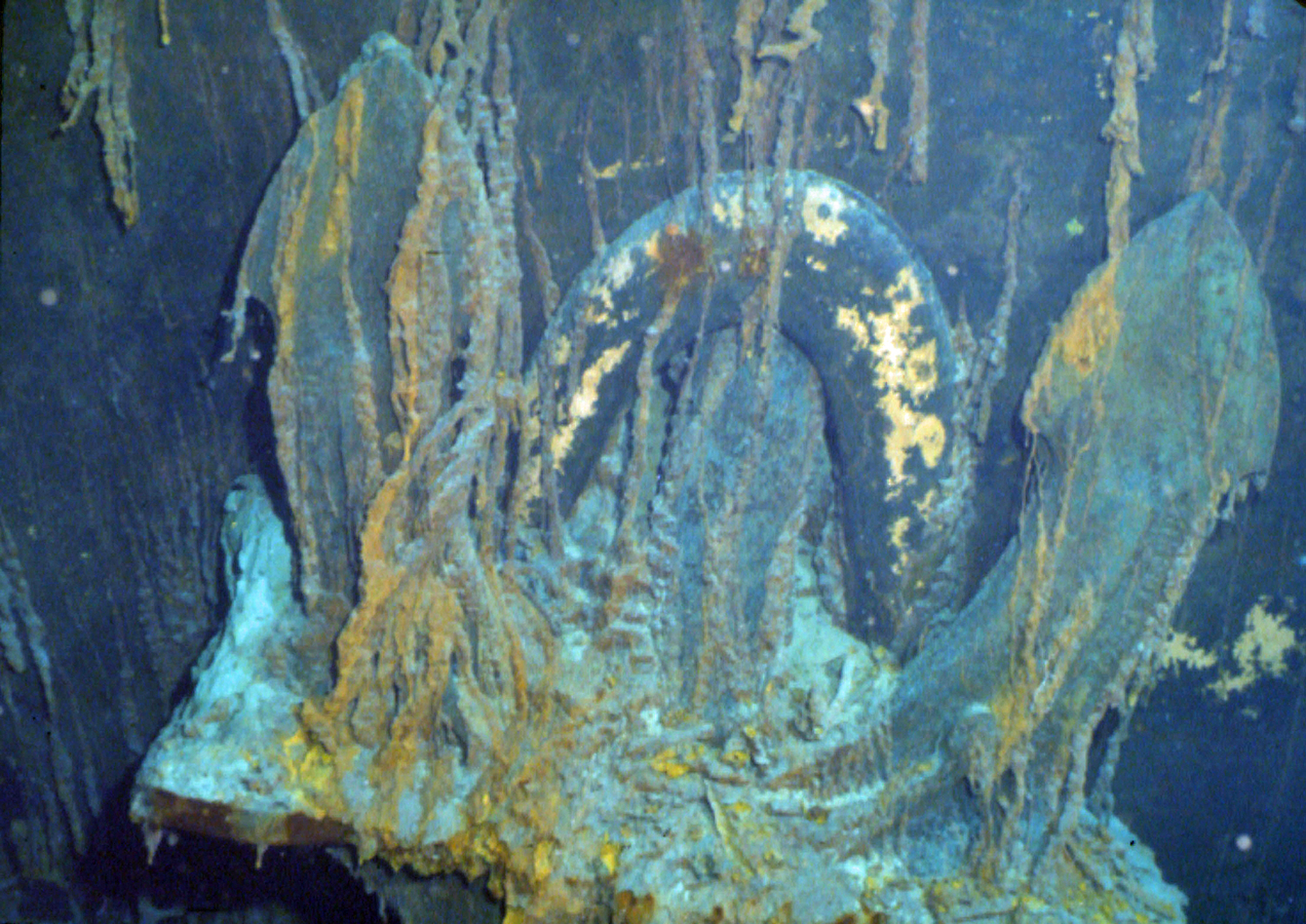 2544x1800 Deep Sea Tourism Voyage To The Bottom Of The Sea Cnn Travel - Deep Ocean Painting