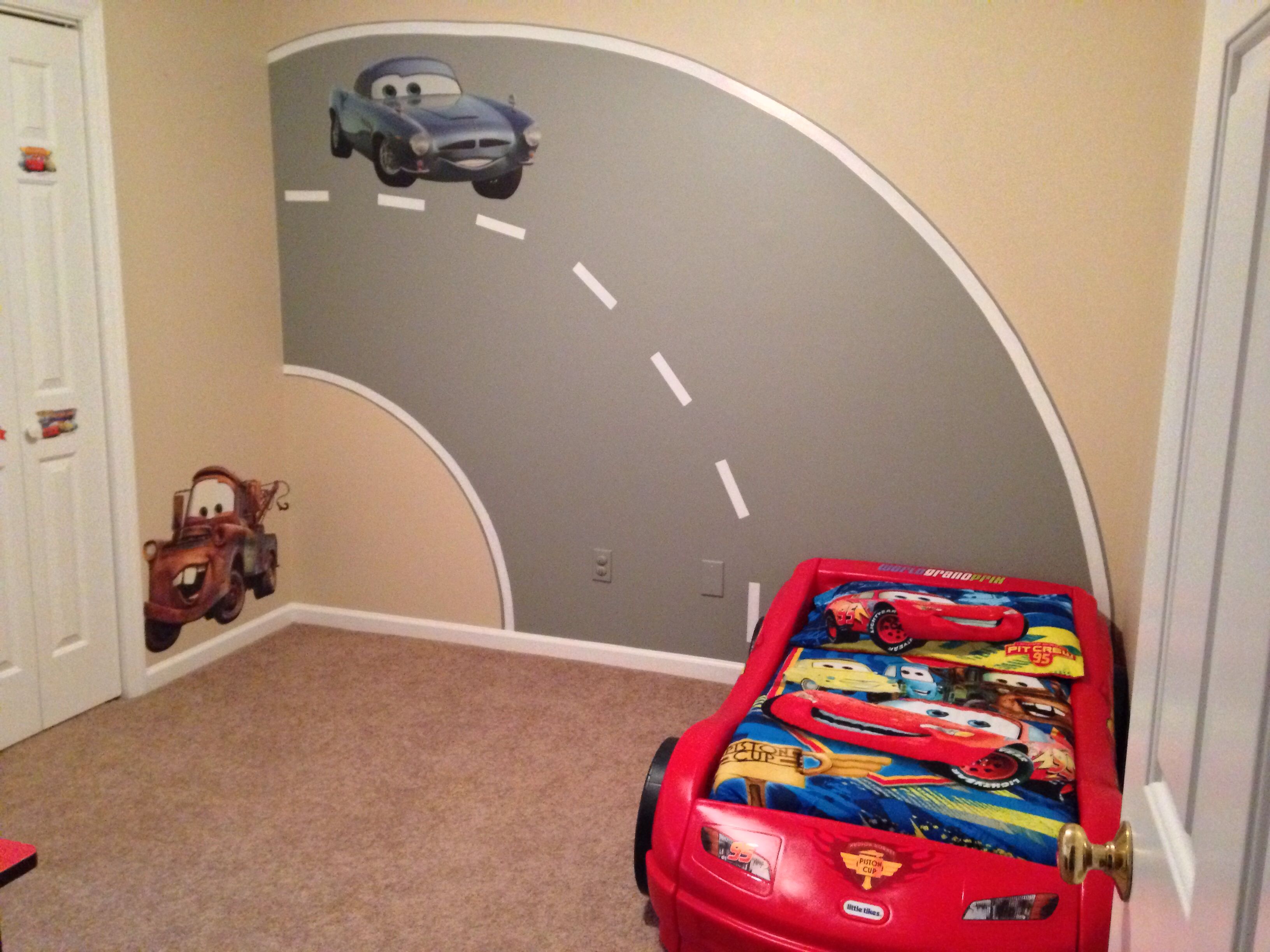 3264x2448 My Sons Disney Cars Bedroom With Road Mural I Painted. - Disney Cars Painting